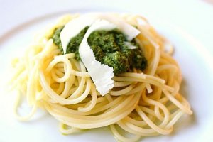 Spaghetti mit Hanf-Zitronen Pesto